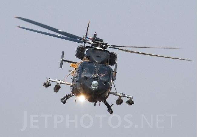 Máy bay trực thăng vũ trang Rudra do Ấn Độ tự sản xuất.